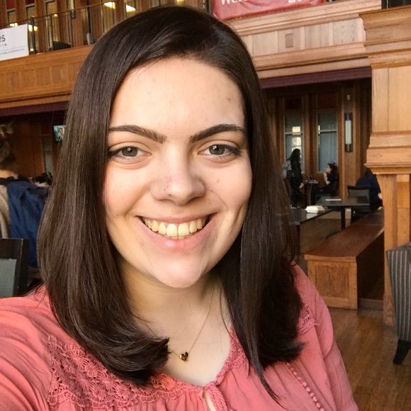 Meet your Posher, Laura! - Picture 2 of 5